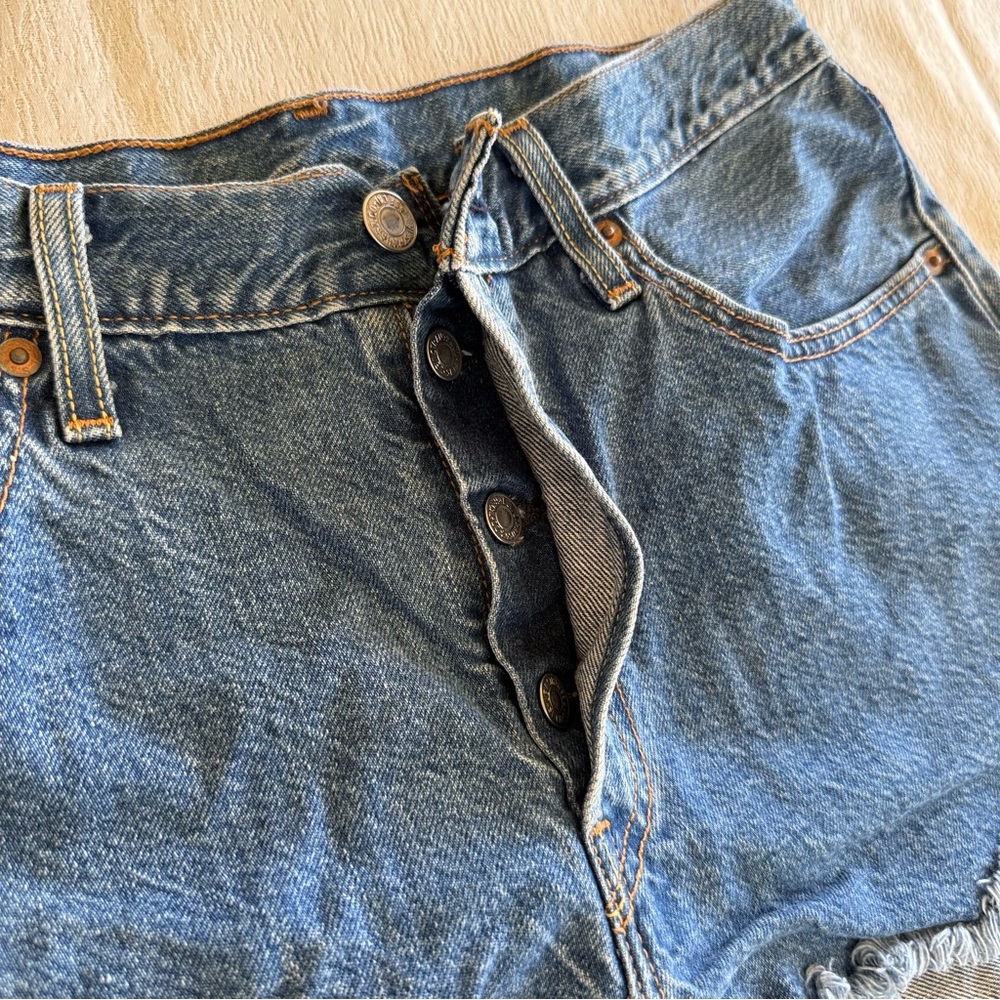Levis 501 Womens Size W30 Blue Cut Off Denim Shorts Button Fly - Picture 5 of 16
